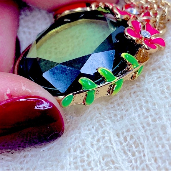 ❤️Seller’s Pick❤️ Green Resin Enamel Flowers Beetle Leaves Pendant Necklace - Picture 7 of 10